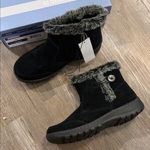 Khombu Black Winter Boots with Gray Fur Trim